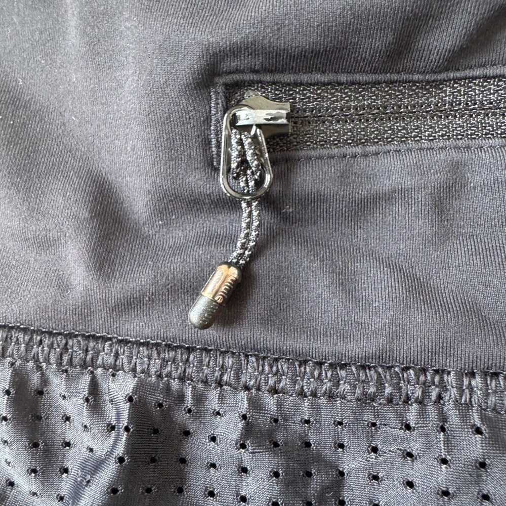 Lululemon Speed Shorts 2.5" Black Mesh Perforated Size 6 Retired‎ Style - Picture 7 of 9
